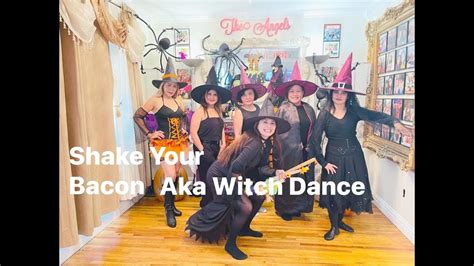 Shake your bacon witch dancd